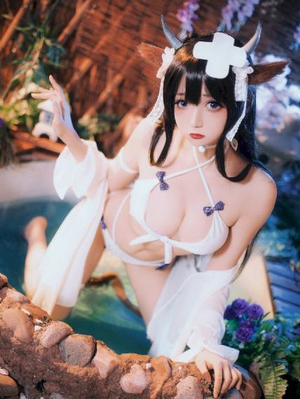 浴缸里的女人