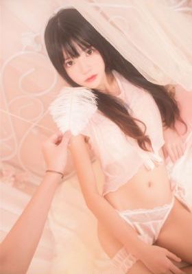 男人背后的女人